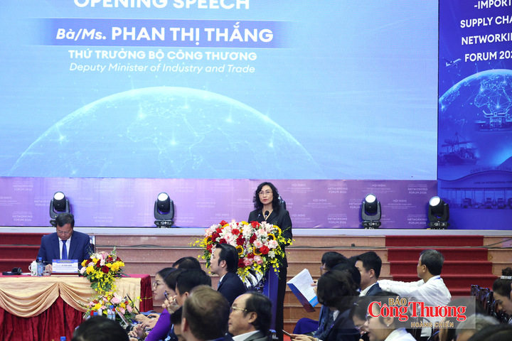 Thứ trưởng Phan Thị Thắng đề nghị tỉnh Tây Ninh tiếp thu tối đa ý kiến, đề xuất, kiến nghị của các doanh nghiệp và đối tác tại hội nghị trên tinh thần cởi mở, khơi thông mọi nguồn lực trong hỗ trợ sản xuất, xuất khẩu...