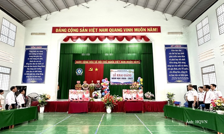 Quang cảnh Lễ khai giảng năm học 2026 - 2027 tại Trường Phổ thông dân tộc nội trú Trung học cơ sở Sông Hinh.