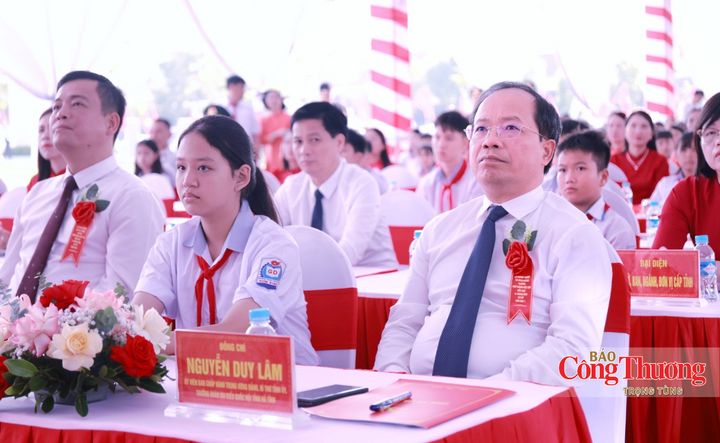 Học sinh vùng biên Hà Tĩnh rộn ràng khai giảng tại ngôi trường mới - 4