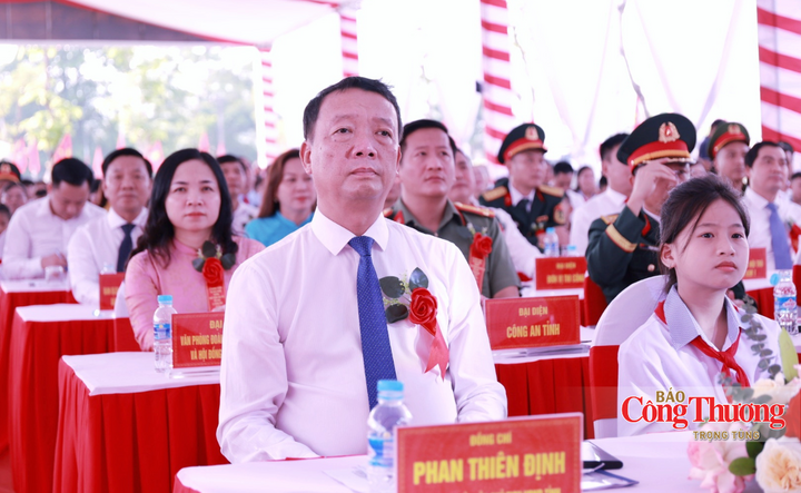 Học sinh vùng biên Hà Tĩnh rộn ràng khai giảng tại ngôi trường mới - 5