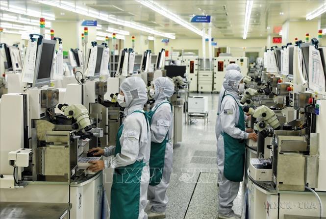 Dây chuyền sản xuất hiện đại của Công ty TNHH Hana Micron Vina, 100% vốn đầu tư của Hàn Quốc, tại Khu công nghiệp Vân Trung (Bắc Ninh).