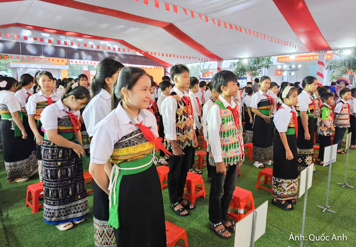 Đây là điểm cầu chính của tỉnh Thanh Hóa kết nối với chương trình Lễ khai giảng năm học mới và khánh thành các trường phổ thông nội trú liên cấp tại các xã biên giới trên cả nước.