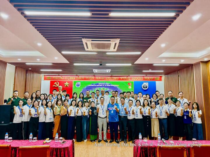 Lễ khai giảng tại Trường Đại học Kinh tế - Kỹ thuật Công nghiệp (UNETI) cơ sở Ninh Bình.