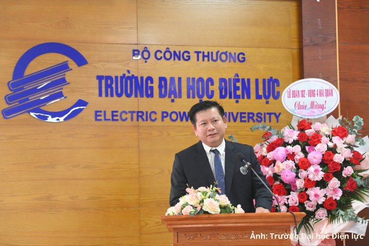 PGS.TS. Đinh Văn Châu phát biểu tại Lễ khai giảng.