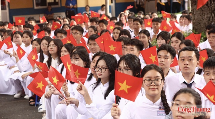 Năm học 2026-2027, trường THPT Trần Khai Nguyên có 16 lớp 10 với 716 học sinh.