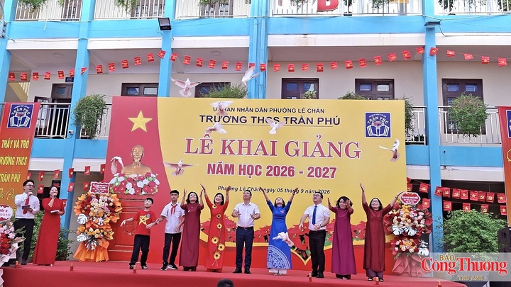 Thầy trò Trường THCS Trần Phú, TP. Hải Phòng cùng chung niềm vui trong ngày khai giảng năm học 2026-2027.