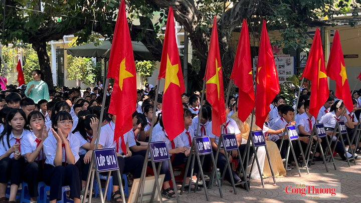 Lễ khai giảng tại trường THCS Nguyễn Phú Hường (xã Hòa Tiến)