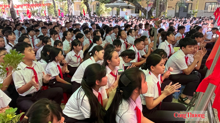 Học sinh tại TP. Đà Nẵng cùng với 23 triệu học sinh trong cả nước nô nức bước vào năm học mới 2026 - 2027.