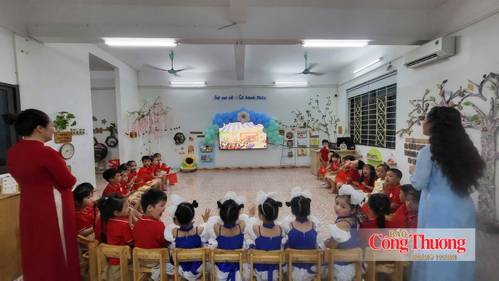 Học sinh Trường Mầm non Minh Khai cùng dự lễ khai giảng chung toàn quốc.