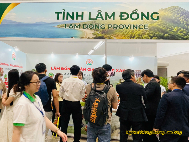 Gian hàng trưng bày của tỉnh Lâm Đồng tại triễn lãm.