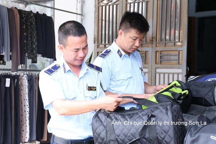 Lực lượng Quản lý thị trường Sơn La tăng cường kiểm tra, giám sát thị trường sách giáo khoa và thiết bị trường học dịp đầu năm học mới.