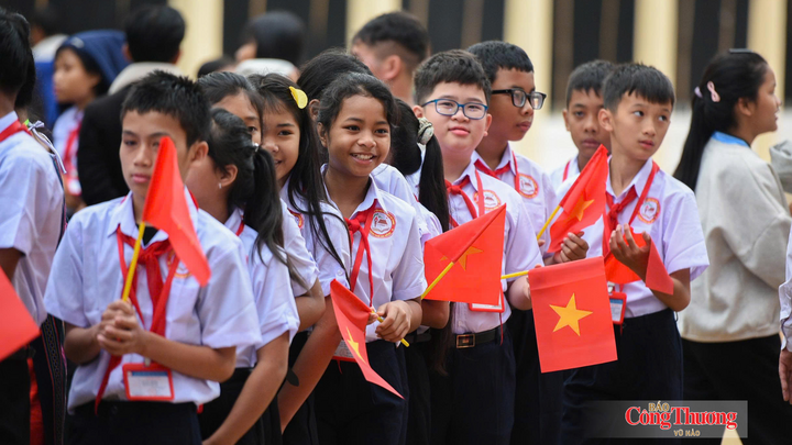 Trường PTDTNT Tiểu học & THCS Tây Giang là nơi học tập, sinh hoạt của các em học sinh 3 trường cũ của xã Tây Giang.