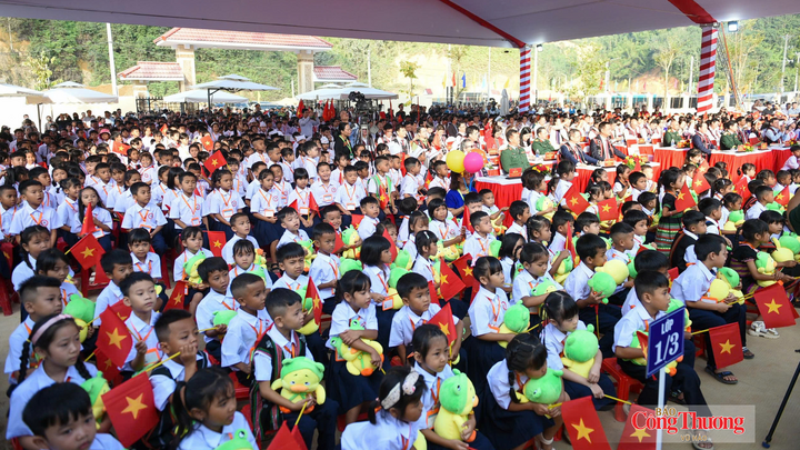 Trường PTDTNT Tiểu học & THCS Tây Giang có tổng vốn đầu tư gần 286 tỷ đồng, là công trình trọng điểm mang ý nghĩa chính trị - xã hội sâu sắc, hiện thực hóa đường lối, chính sách dân tộc của Đảng và Nhà nước, đặc biệt là tinh thần Nghị quyết số 71-NQ/TW của Bộ Chính trị về đột phá phát triển giáo dục và đào tạo. Trường gồm 30 phòng học lý thuyết, 13 phòng học bộ môn, đi kèm hệ thống khối nội trú, hiệu bộ và phụ trợ khép kín.