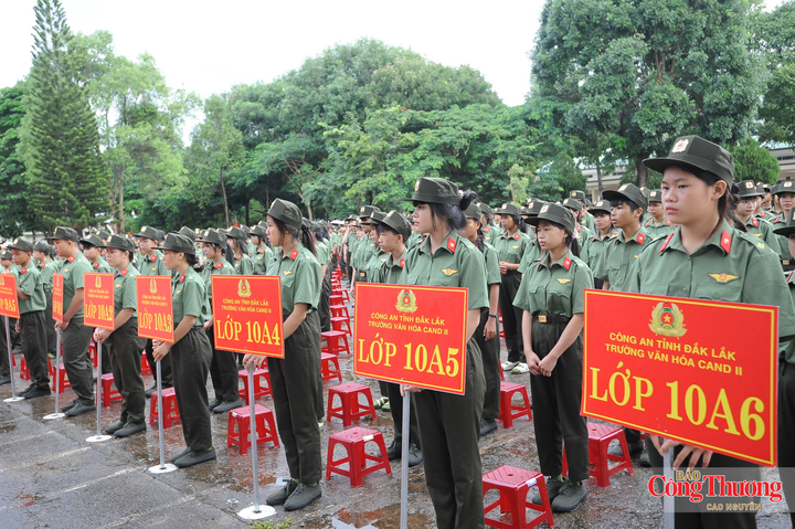 Trường Văn hóa Công an nhân dân II khai giảng năm học đầu tiên.