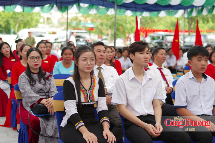 Khánh Hoà: Phó Chủ tịch Quốc hội Nguyễn Khắc Định dự khai giảng tại trường dân tộc nội trú Pi Năng Tắc - 4