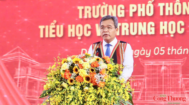 Bí thư Tỉnh ủy Quảng Ngãi Hồ Văn Niên phát biểu tại Lễ Khai giảng năm học 2026-2027