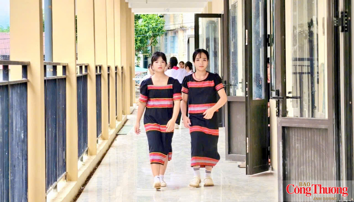 Dịp này, 4 trường nội trú liên cấp biên giới cũng đồng loạt khánh thành, giúp cho các em học sinh vùng biên có được ngôi trường mới khang trang