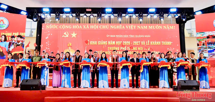 Các lãnh đạo Trung ương và tỉnh Quảng Ngãi cắt băng khánh thành Trường Phổ thông nội trú Tiểu học và Trung học cơ sở Dục Nông
