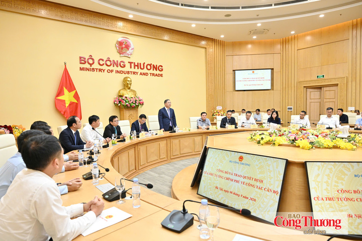 Toàn cảnh buổi lễ. Ảnh: Cấn Dũng