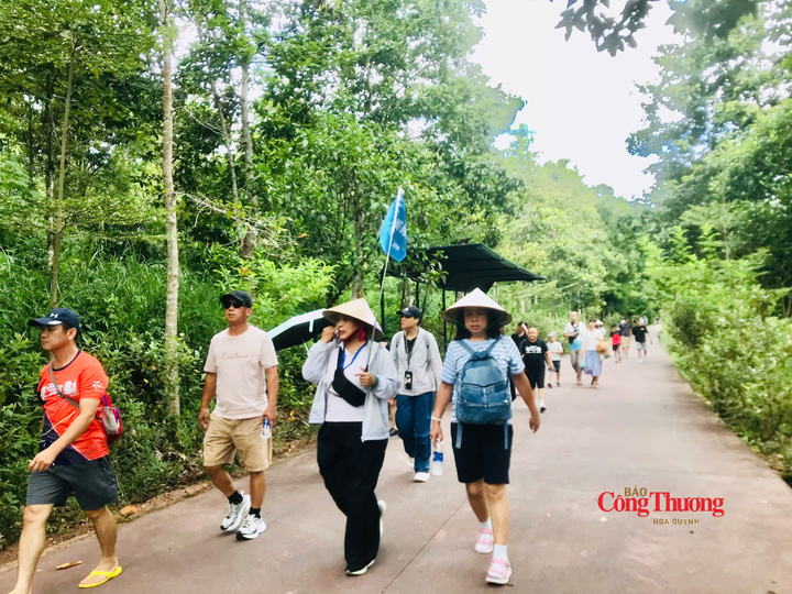 Ngành du lịch kỳ vọng khách du lịch quốc tế tiếp đà bứt phá trong những tháng cuối năm.