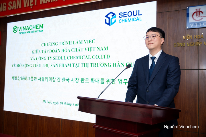 Ông Hong Ji Yoep, Tổng Giám đốc Seoul Chemical phát biểu tại buổi làm việc.
