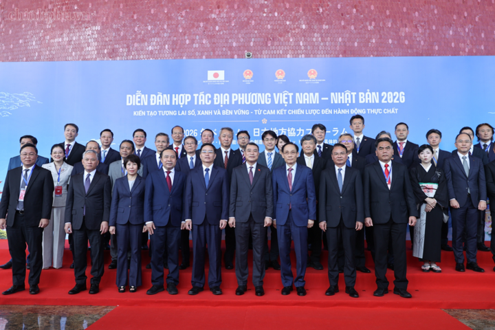 Thủ tướng chụp ảnh lưu niệm cùng các đại biểu - Ảnh: chinhphu.vn/Nhật Bắc