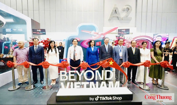 Thứ trưởng Bộ Công Thương Phan Thị Thắng dự cắt băng lễ ra mắt sáng kiến “Beyond Vietnam - Hàng Việt cất cánh” do Cục Thương mại điện tử và Kinh tế số (Bộ Công Thương) phối hợp TikTok Shop tổ chức tại TP.Hồ Chí Minh vừa qua.