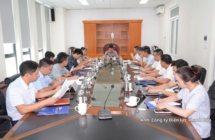 Công ty Điện lực Thanh Hóa làm việc với Sở Công Thương Thanh Hóa về việc thống nhất các giải pháp thúc đẩy phát triển điện mặt trời mái nhà tự sản xuất, tự tiêu thụ trên địa bàn tỉnh giai đoạn 2026-2027