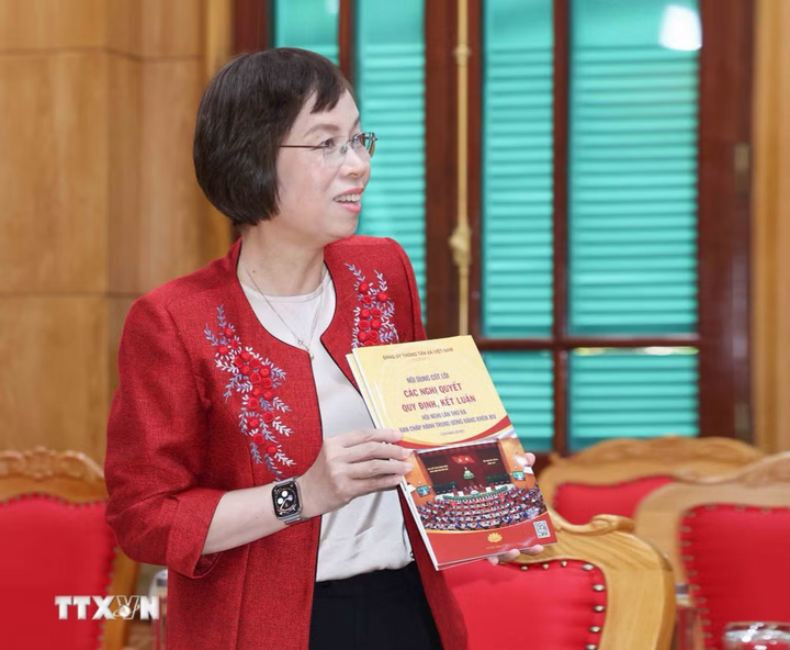 Đồng chí Vũ Việt Trang, Ủy viên Ban Thường vụ Đảng ủy các cơ quan Đảng Trung ương, Bí thư Đảng ủy, Tổng Giám đốc Thông tấn xã Việt Nam, phát biểu tại hội nghị. Ảnh: Phương Hoa/TTXVN