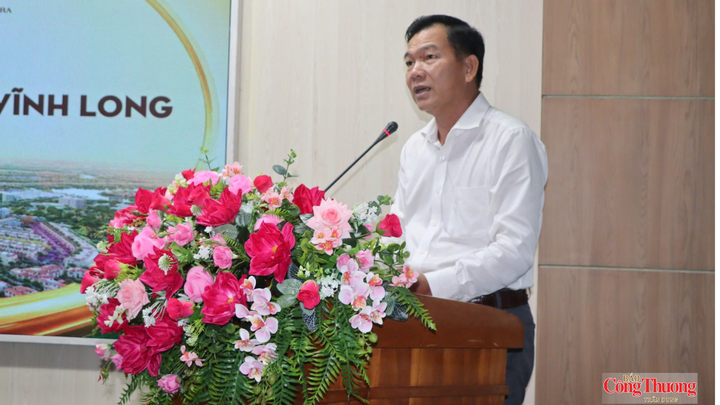 Ông Dương Hoàng Sum - Giám đốc Sở Văn hoá thể thao và Du lịch tỉnh Vĩnh long phát biểu tại buổi họp báo.