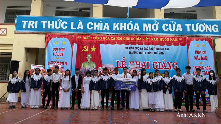 "Tiếp sức đến trường" cho các em học sinh trường THPT Lương Thế Vinh
