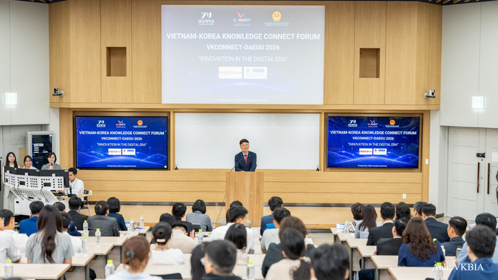 GS. Choi Oe Chool - Hiệu trưởng Đại học Yeungnam phát biểu tại diễn đàn.