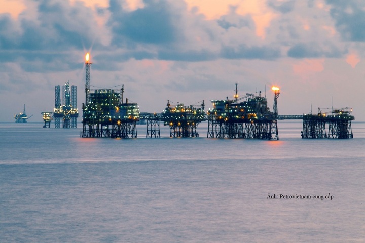 Khai thác dầu khí tại mỏ Bạch Hổ - Ảnh: Petrovietnam cung cấp