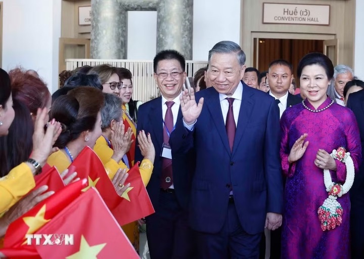 Tổng Bí thư, Chủ tịch nước Tô Lâm và Phu nhân gặp gỡ cộng đồng người Việt Nam tại Thái Lan, ngày 27/5/2026.