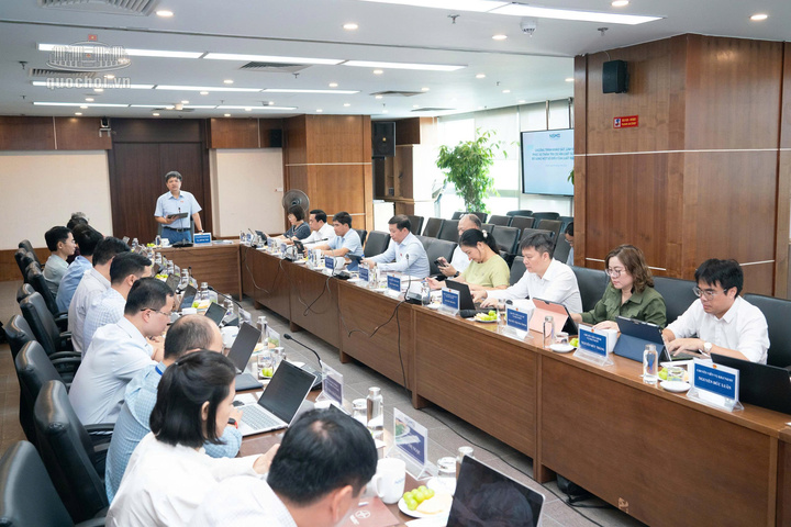 Ủy ban Khoa học, Công nghệ và Môi trường làm việc với NSMO về góp ý dự án Luật sửa đổi, bổ sung một số điều của Luật Điện lực. Ảnh: Cao Hoàng