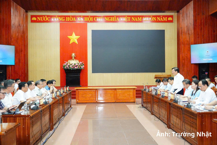 Buổi làm việc giữa UBND tỉnh Quảng Trị với EVN về tình hình cung ứng điện phục vụ phát triển kinh tế - xã hội, nhu cầu sinh hoạt của nhân dân trên địa bàn tỉnh vào sáng 8/9.