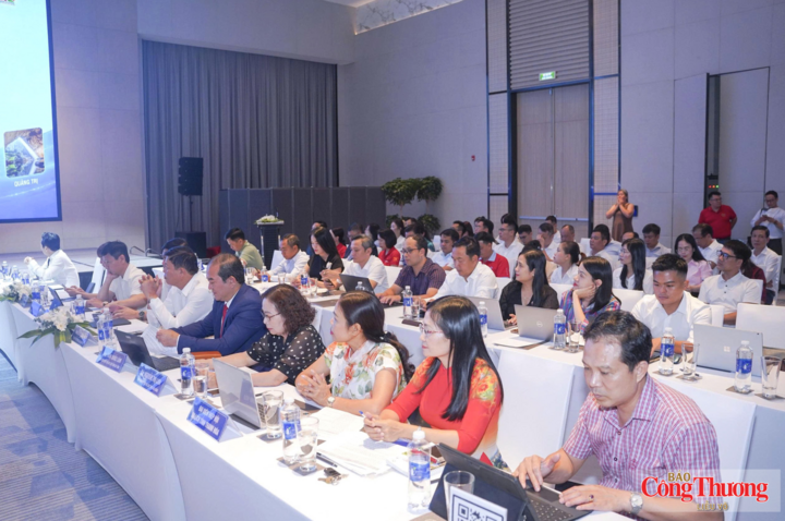 Các đại biểu tham dự tọa đàm.