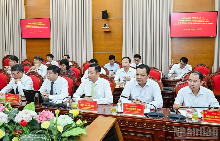 Các đại biểu dự buổi làm việc. Ảnh: Duy Linh