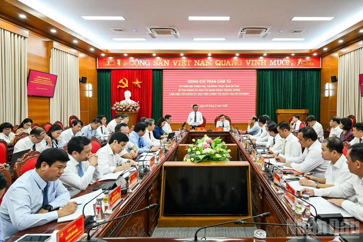 Đại diện lãnh đạo Đảng ủy các cơ quan Đảng Trung ương, các ban Đảng Trung ương dự buổi làm việc. Ảnh: Duy Linh