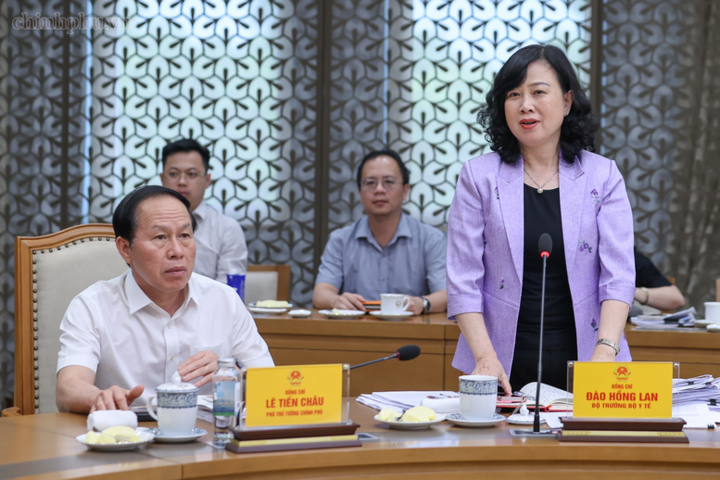 Bộ trưởng Bộ Y tế Đào Hồng Lan báo cáo tại cuộc làm việc - Ảnh: chinhphu.vn/Nhật Bắc