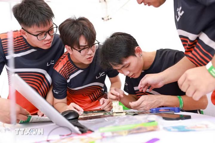 Với sự đồng hành của Quỹ Schneider Electric Foundation và Schneider Electric Việt Nam, ngày 14/8, tại Trường Cao đẳng Công nghệ Việt-Hàn Bắc Giang, Tổ chức Kenan Foundation Asia phối hợp cùng Sở Giáo dục và Đào tạo Bắc Ninh tổ chức Hội trại “Vì một hành tinh xanh” 2026. Ảnh: Thanh Tùng/TTXVN