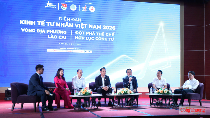 Các đại biểu trao đổi tại Phiên đối thoại.
