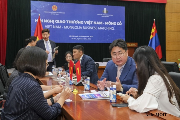 Doanh nghiệp hai nước Việt Nam - Mông Cổ trao đổi, tìm kiếm cơ hội hợp tác tại Hội nghị giao thương Việt Nam - Mông Cổ do Bộ Công Thương tổ chức năm 2022.