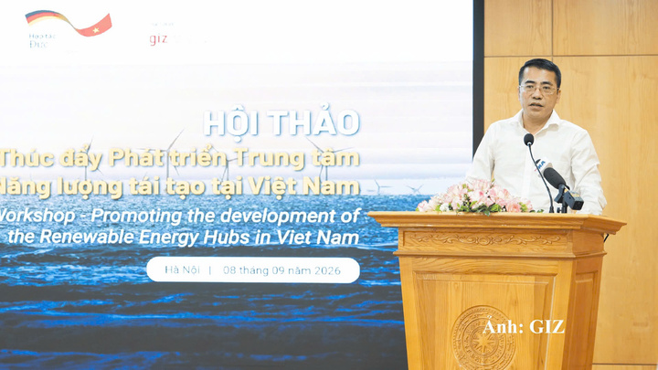 Ông Tăng Thế Hùng, Phó Cục trưởng Cục Điện lực, Bộ Công Thương phát biểu tại hội thảo.