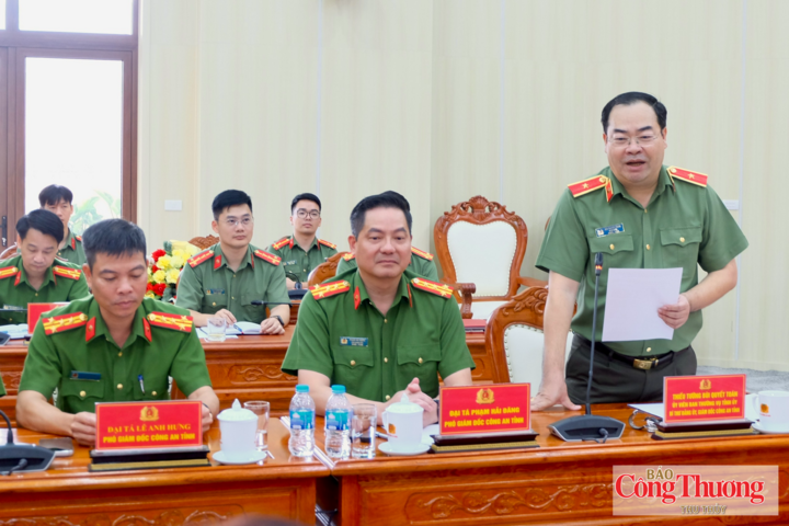 Thiếu tướng Bùi Quyết Toán, Giám đốc Công an tỉnh Lai Châu phát biểu tại buổi lễ.