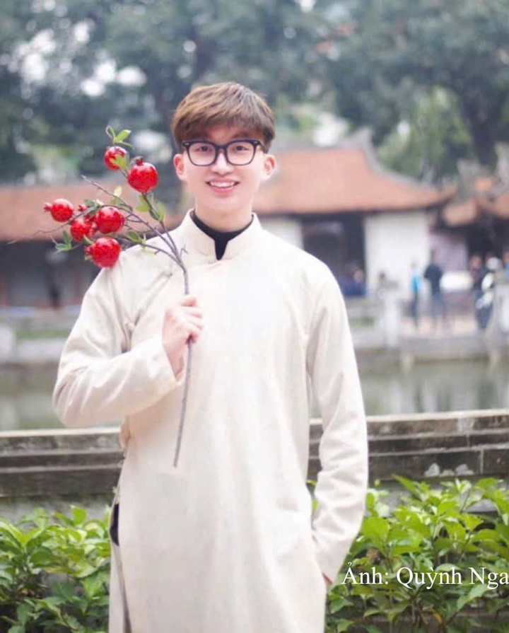 Bạn Nguyễn Viết Huy, sinh viên năm 3 Trường Đại học Kinh tế kĩ thuật công nghiệp Hà Nội.