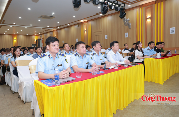 Nhiều hội nghị chuyên đề thiết thực được Chi cục QLTT Hà Tĩnh tổ chức nhằm trực tiếp hướng dẫn các tiểu thương cách nhận biết, phân biệt hàng thật - hàng giả.
