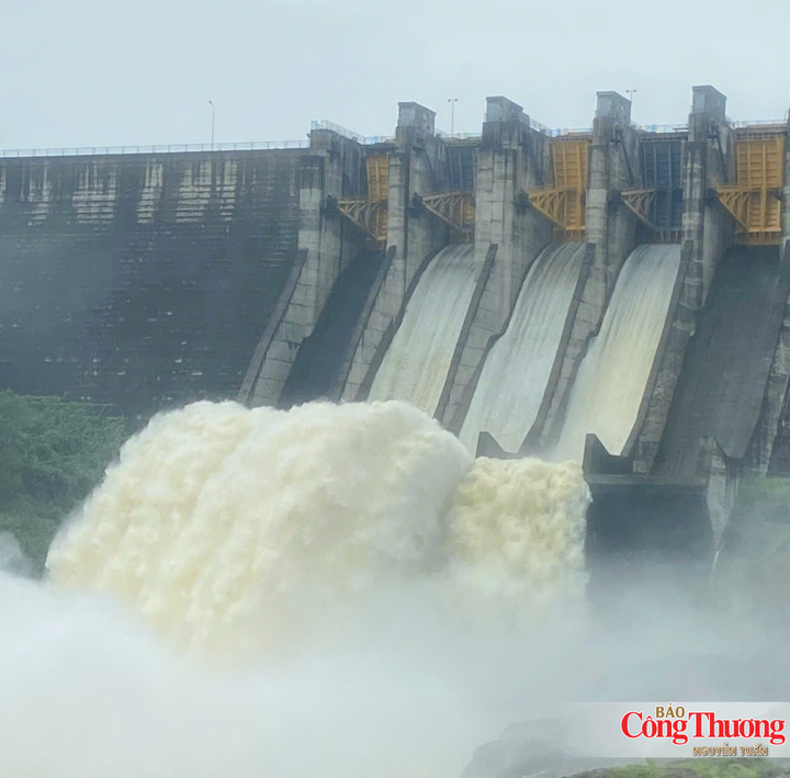 Trước dự báo tình hình thời tiết diễn biến phức tạp, mưa lớn, Ban Chỉ huy Phòng thủ dân sự thành phố Huế đề nghị các hồ chứa thuỷ điện, thuỷ lợi chủ động xây dựng phương án điều tiết.