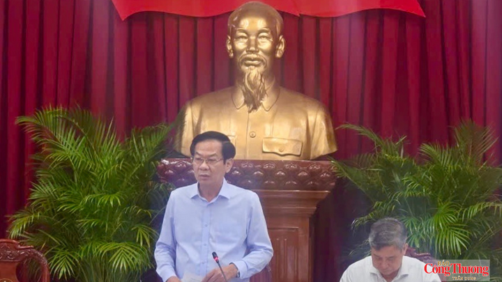 Ông Đỗ Thanh Bình - Bí thư Thành ủy, Trưởng Ban Chỉ đạo về phát triển khoa học, công nghệ, đổi mới sáng tạo và chuyển đổi số TP. Cần Thơ, phát biểu chỉ đạo tại hội nghị.