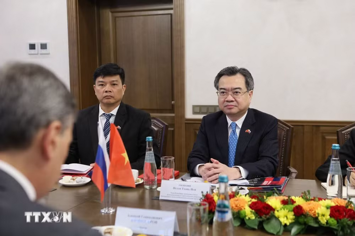 Đồng chí Nguyễn Thanh Nghị, Trưởng Ban Chính sách, chiến lược Trung ương tại cuộc làm việc với lãnh đạo Học viện Tổng thống Nga.